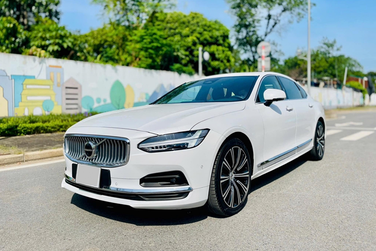 Volvo S90 LWB chay 2 nam, chu nhan 