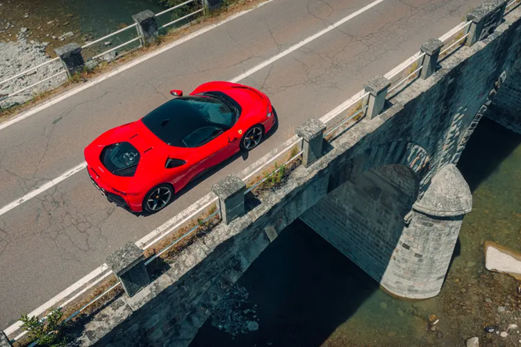 Dan xe tien ty ruoc dau tai Ha Noi, co ca Ferrari SF90 Stradale-Hinh-7