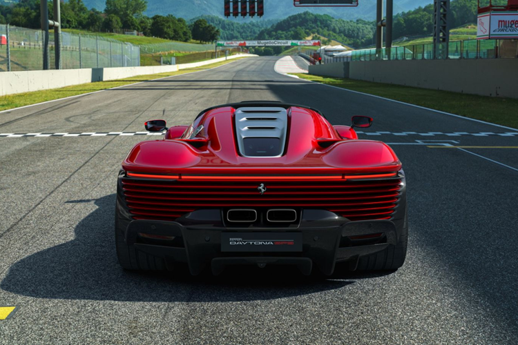 Dai ly sieu xe Duc rao ban Ferrari F80 hon 147 ty dong-Hinh-7