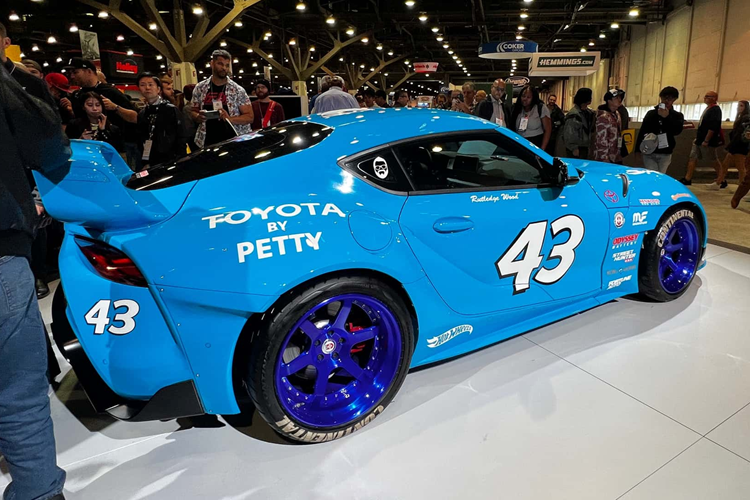 Toyota Supra khoac ao NASCAR, tri an huyen thoai Plymouth Superbird-Hinh-9