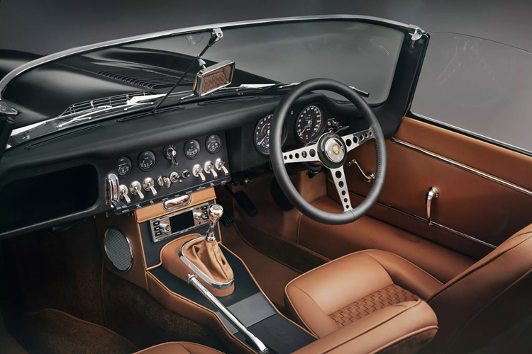 Jaguar xuat xuong cap E-Type co dien dinh da quy va vang-Hinh-6