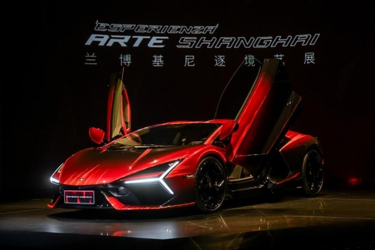 Lamborghini Revuelto hon 44 ty tai Viet Nam ra mat phien ban 