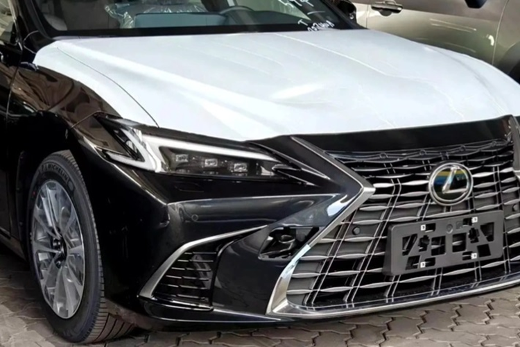 Lexus ES 2025 lo anh 