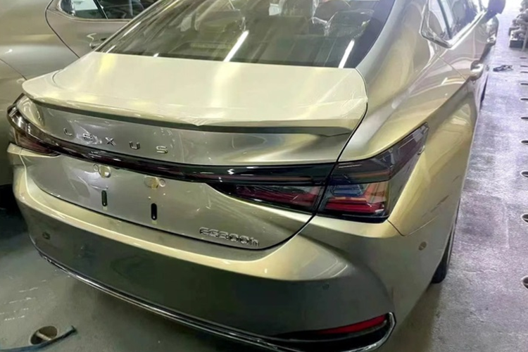 Lexus ES 2025 lo anh 