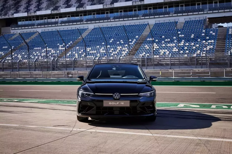 Volkswagen Golf GTI va R 2025 vua ra mat co gi hay?-Hinh-7