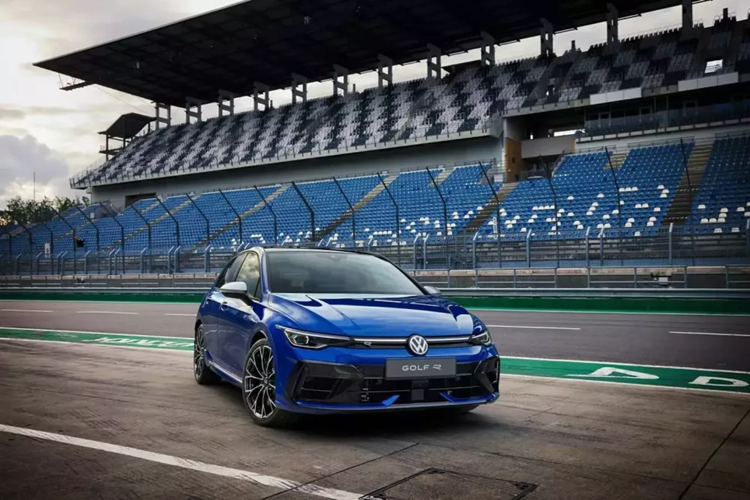 Volkswagen Golf GTI va R 2025 vua ra mat co gi hay?