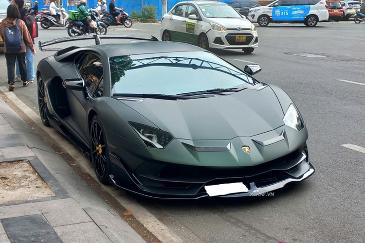 Tan thay Lamborghini Aventador SVJ hon 53 ty tai Viet Nam 