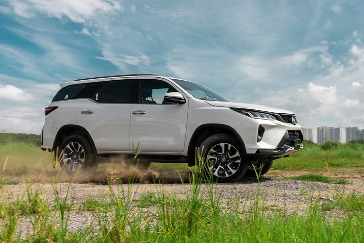 Toyota Fortuner 2025 sap ban tai Viet Nam, tu gan 1,2 ty dong?-Hinh-2