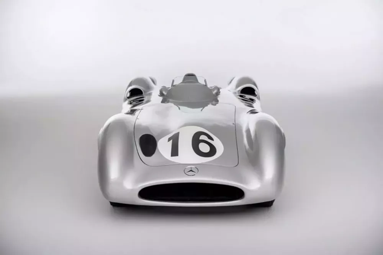 Mercedes-Benz W 196 R Streamliner huyen thoai hon 1.233 ty dong