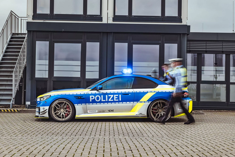 BMW M2 Polizei ban canh sat 