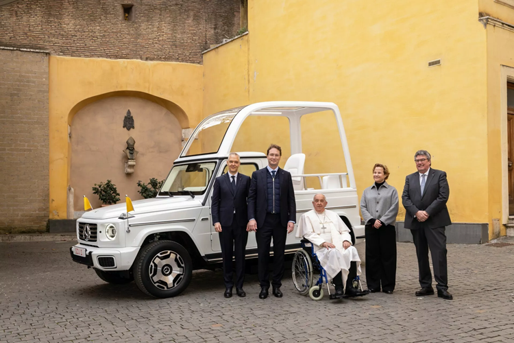 Mercedes-Benz G-Class doc nhat vo nhi cua Giao hoang Francis-Hinh-4