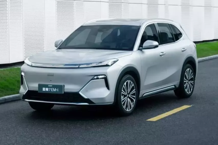 Geely Galaxy Starship 7 PHEV chay 1.420 km, tu 325 trieu dong-Hinh-9