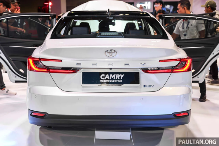 Toyota Camry hybrid 2025 tu 1,4 ty dong tai Dong Nam A-Hinh-8