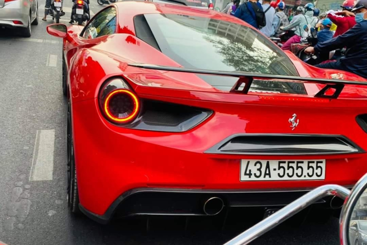 Tan thay Ferrari 488 GTB 