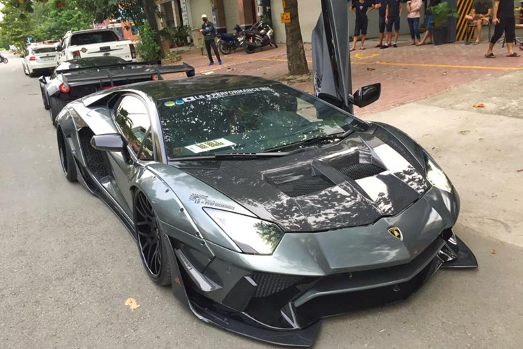 Dai gia Viet chi tien khung do bodykit SVJ cho Lamborghini Aventador