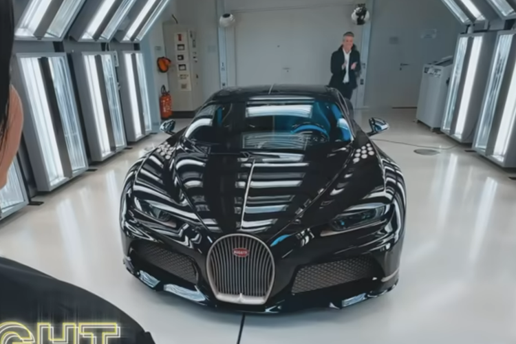 Tan thay Bugatti Chiron hon 125 ty 