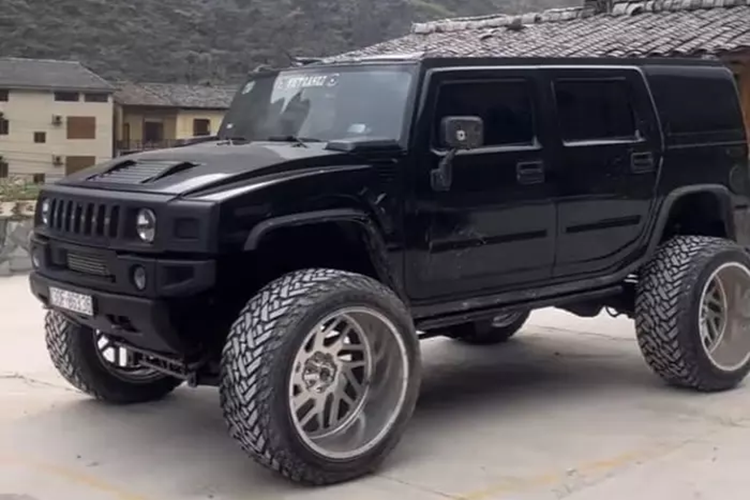 Hummer H2 mam khung tai Ha thanh,