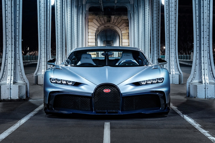 Bugatti Chiron gan 80 ty dong dau tien da co khay dung coc-Hinh-2