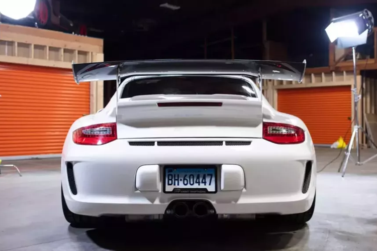 Tan thay Porsche 911 GT3 2010 so san cu dat hon xe 