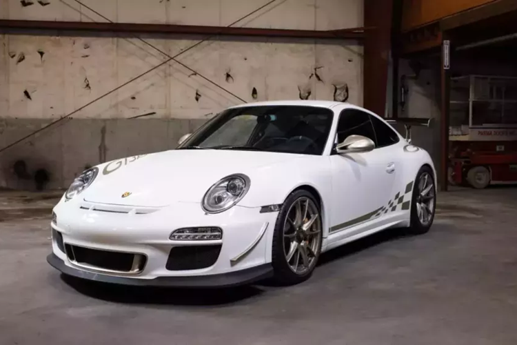 Tan thay Porsche 911 GT3 2010 so san cu dat hon xe 