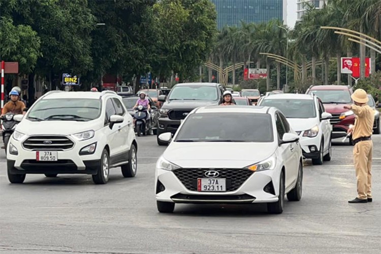 Hon 18.000 oto dang ky moi trong nam 2024 tai Nghe An