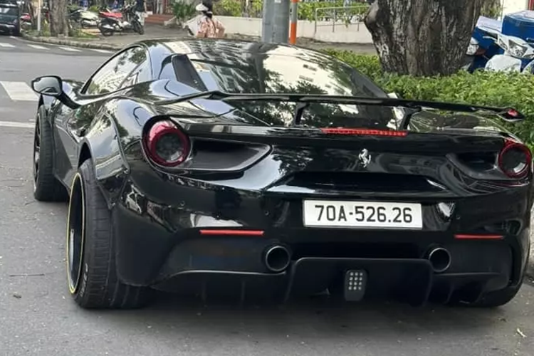 Ferrari 488 GTB Liberty Walk doc nhat Viet Nam gio ra sao?-Hinh-2