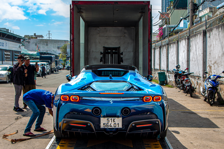 Ferrari SF90 Spider gan 55 ty cua Cuong Do la 