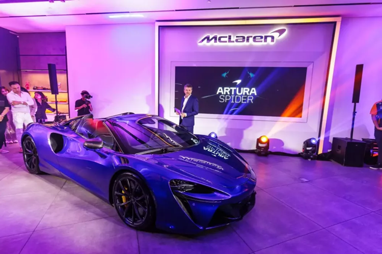 McLaren Artura Spider bac ty dau tien 