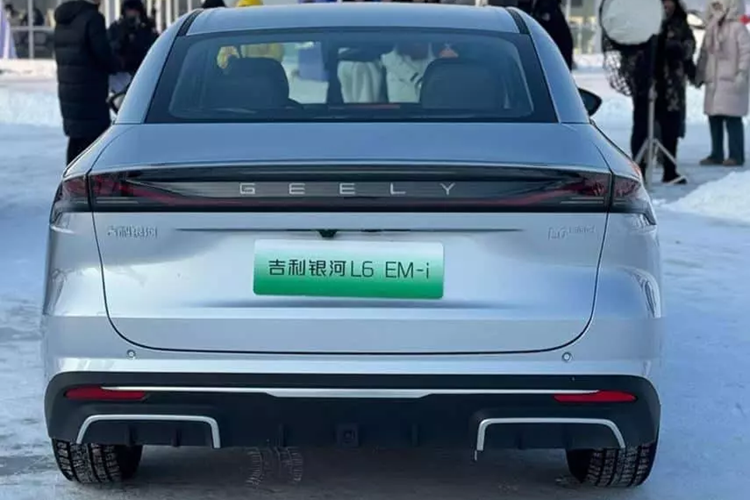 Geely Galaxy L6 EM-i PHEV 2025 lo dien hinh anh chinh thuc-Hinh-5