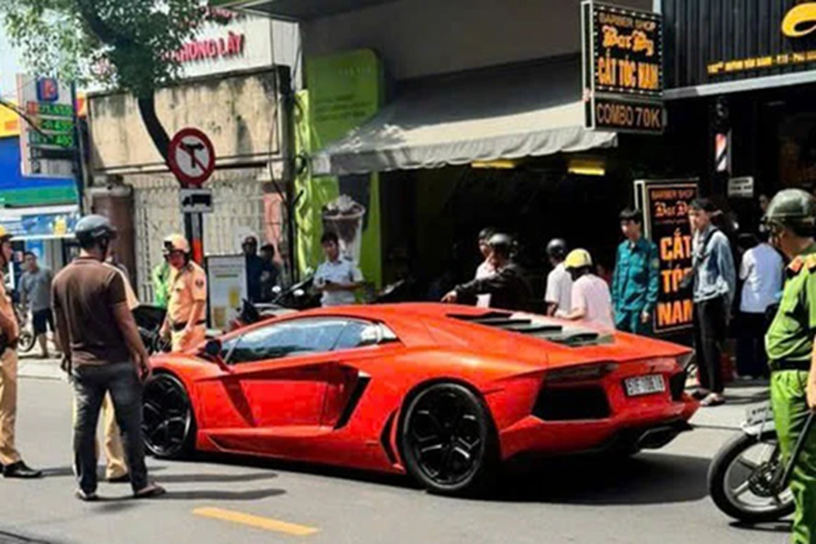 Lamborghini Aventador cua dai gia U70 bi bat tinh tren xe co gi?-Hinh-3