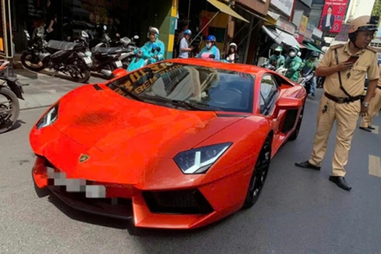 Lamborghini Aventador cua dai gia U70 bi bat tinh tren xe co gi?-Hinh-8