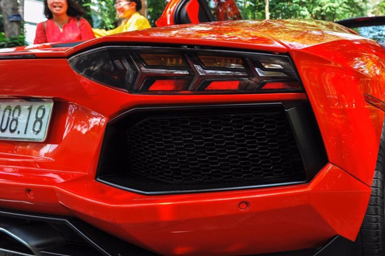 Lamborghini Aventador cua dai gia U70 bi bat tinh tren xe co gi?-Hinh-4