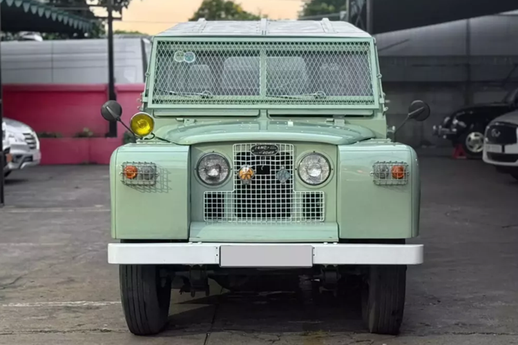 SUV Land Rover Defender co lo si nhung gia bac ty tai Viet Nam-Hinh-2