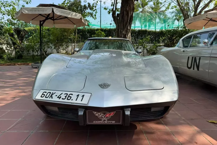 Chevrolet Corvette C3 Stingray cua vua ca phe Viet co gi hay?