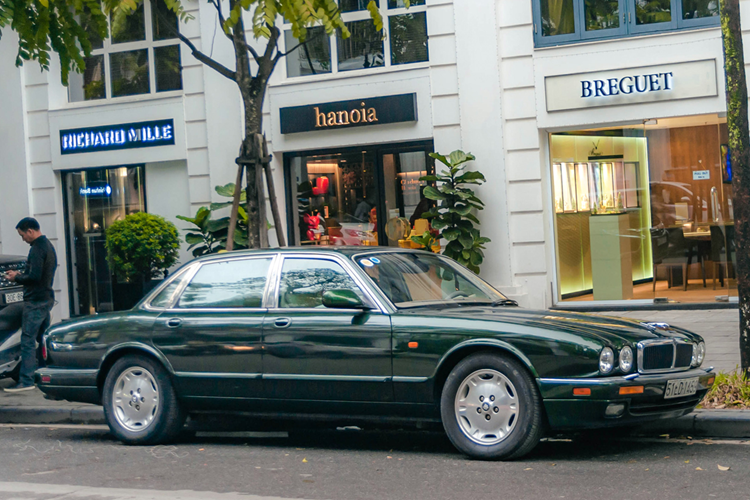 Jaguar XJ6 1986 xanh luc bao, 