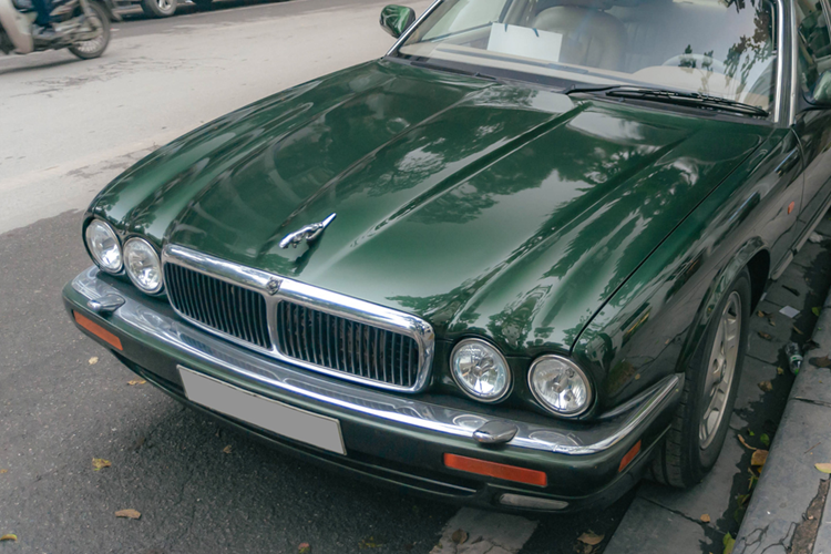 Jaguar XJ6 1986 xanh luc bao, 