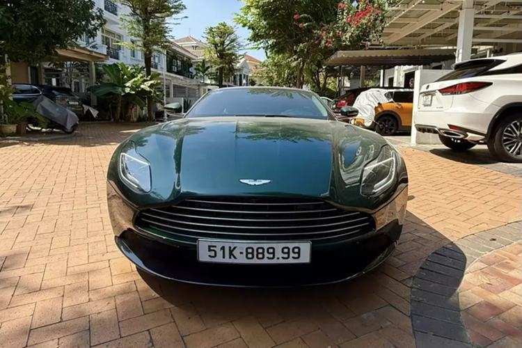 Aston Martin DB11 vua ra bien khung, dai gia Viet rao ban 13 ty