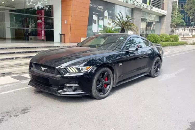 Can canh Ford Mustang GT dai gia Ha Noi rao ban gia 