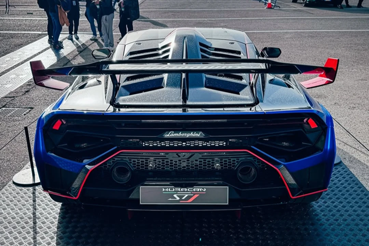 Lamborghini Huracan STJ lan dau lo dien 