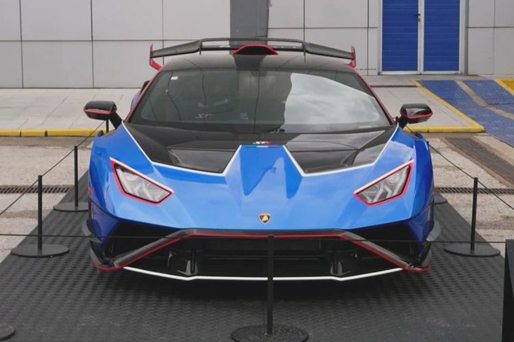 Lamborghini Huracan STJ lan dau lo dien 