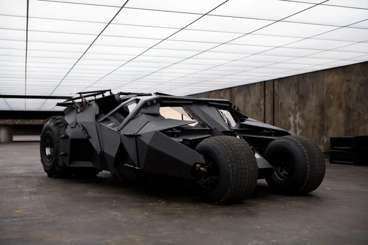 Batmobile Tumbler gioi han chi 10 xe, ban ra tu hon 71 ty dong