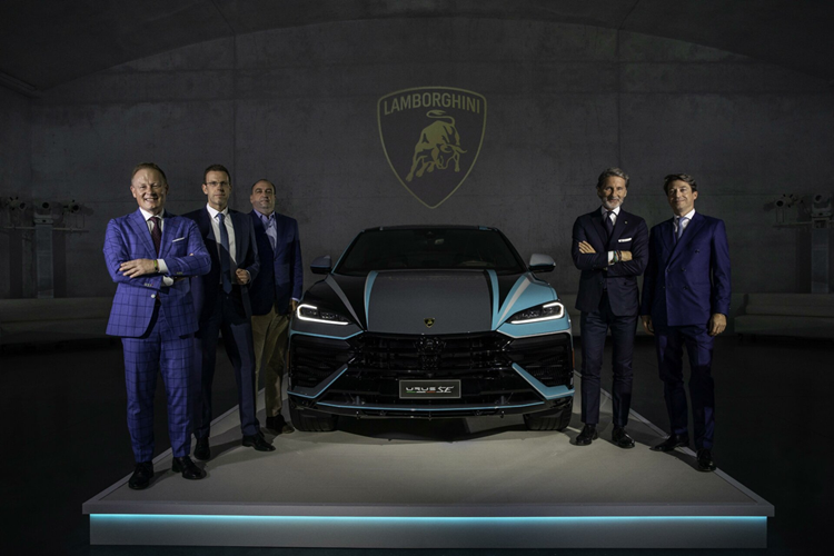 Day la chiec sieu SUV Lamborghini Urus SE 