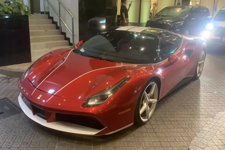 Ferrari 488 GTB dac biet nhat Viet Nam cua dai gia Ha Noi-Hinh-2