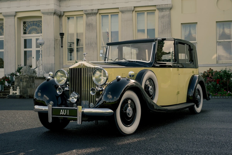 Can canh Rolls-Royce Phantom Goldfinger 