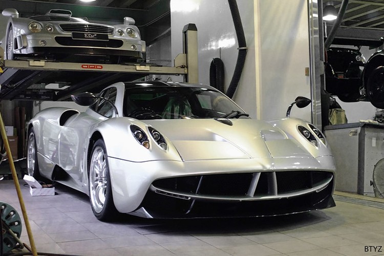 Cap sieu xe Pagani Huayra R hon 147 ty cua dai gia Singapore-Hinh-2