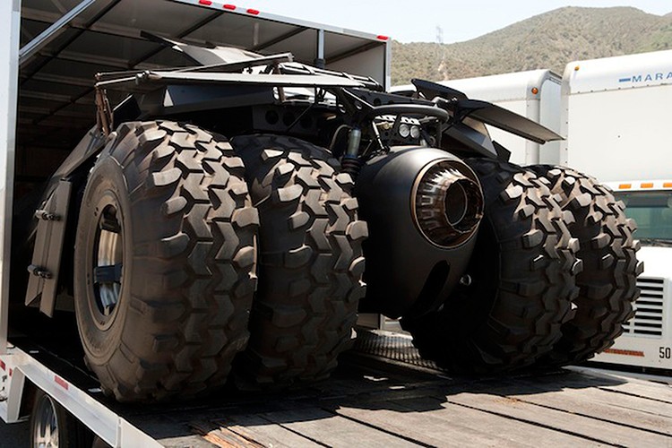 Batmobile Tumbler gioi han chi 10 xe, ban ra tu hon 71 ty dong-Hinh-6