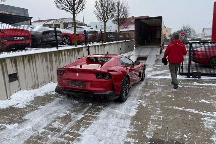 Ferrari 812 GTS mui tran tien ty tren duong ve tay dai gia Viet?-Hinh-2