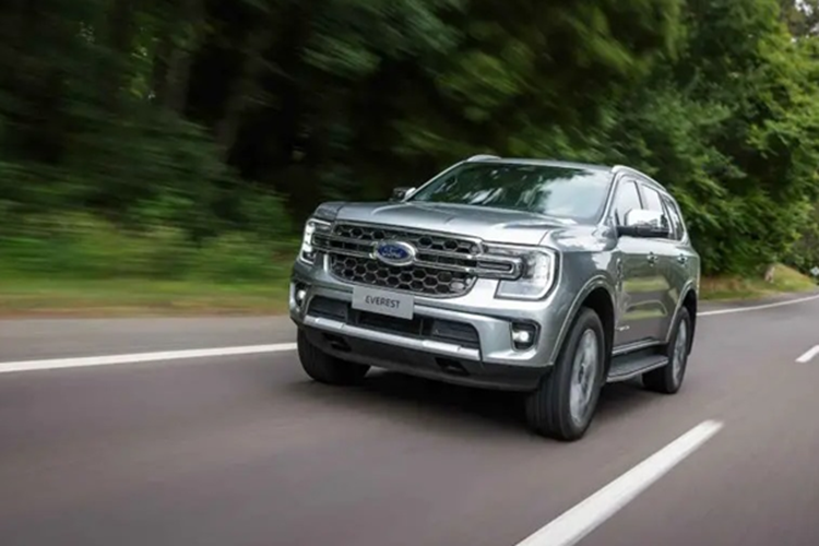 Ford Everest 2025 ra mat voi dong co manh 300 ma luc