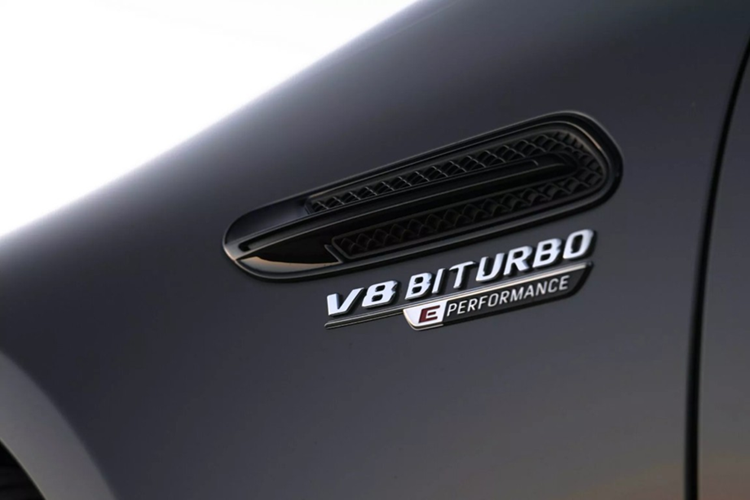 "Soi" sedan hiệu suất cao Mercedes-AMG GT 63 S E Performance 2025 - Hình 5