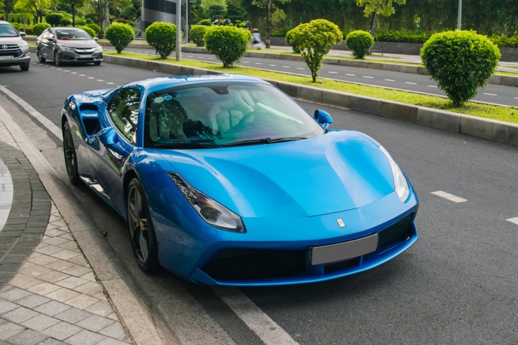 Ferrari 488 Spider cua dai gia Viet tai xuat sau nhieu nam o an-Hinh-2